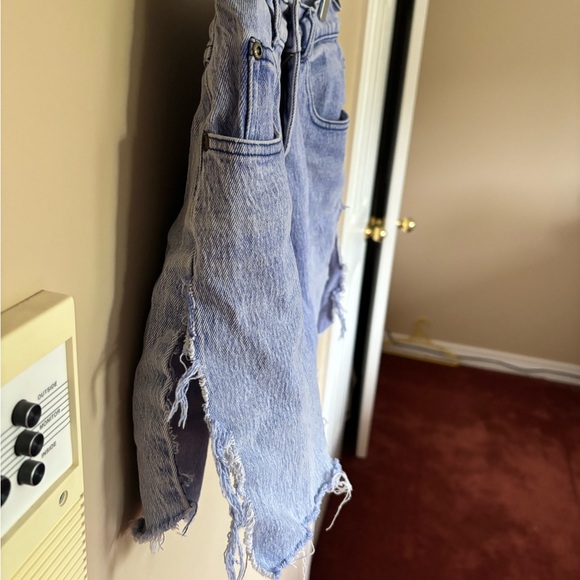 Size 10 revamped vintage denim shorts with slits on the sides. - Picture 4 of 4